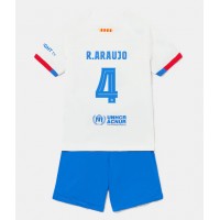 Barcelona Ronald Araujo #4 Gostujuci Dres za djecu 2023-24 Kratak Rukav (+ Kratke hlače)
